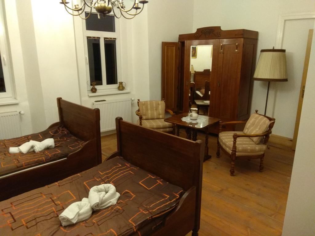 Penzion U Cermaka Ostrov  Exteriör bild