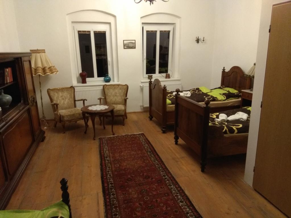 Penzion U Cermaka Ostrov  Exteriör bild